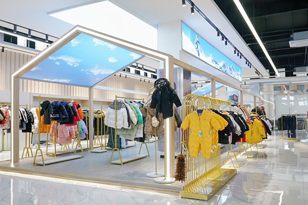 蔚羽童装店铺展示
