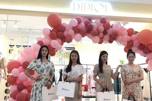 迪笛欧女装店铺形象
