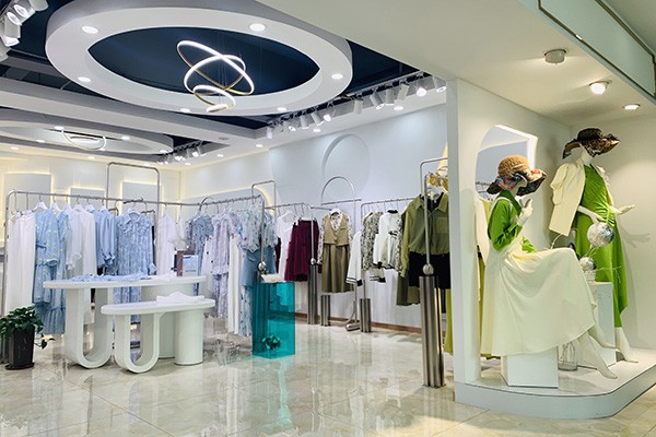 圣多衣女装店铺形象