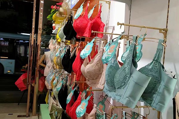 昔慕内衣店铺展示