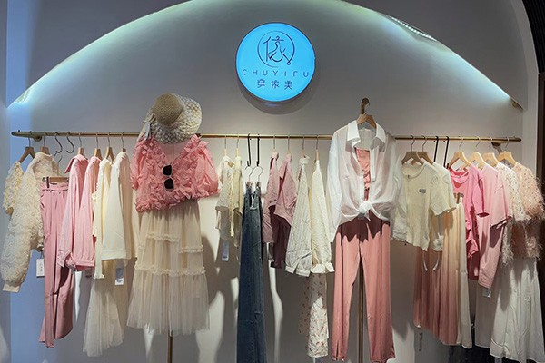 CEF穿依芙女装店铺展示