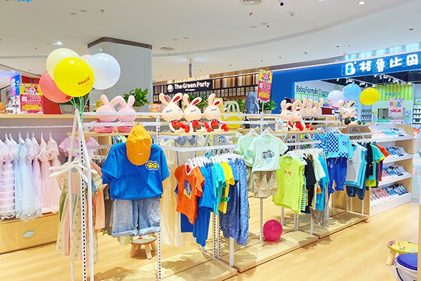 芭乐兔童装店铺形象