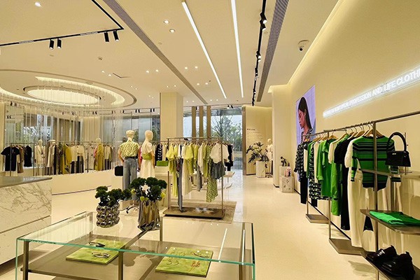 贝茜妮BISELENA女装店铺形象