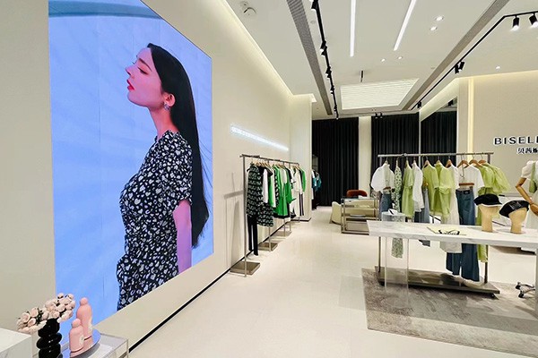 贝茜妮BISELENA女装店铺形象