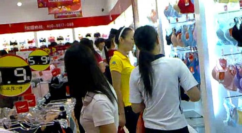 依采婷品牌内衣店铺