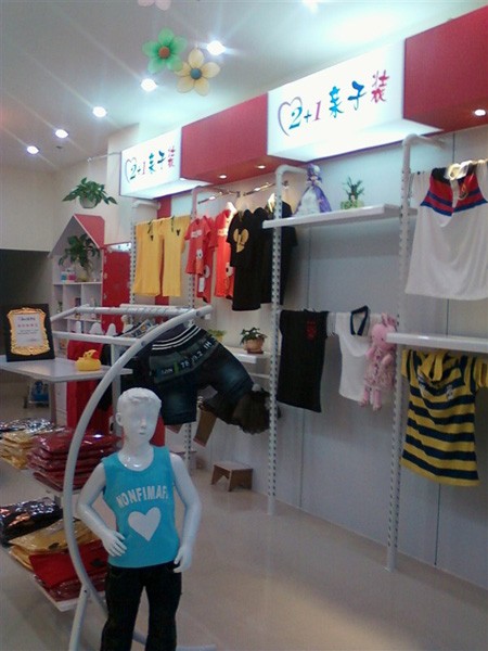 2+1亲子装店铺
