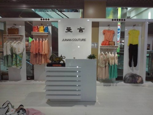 品牌折扣女装店铺