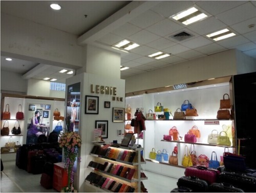 龙新天虹丽天妮专柜店铺展示