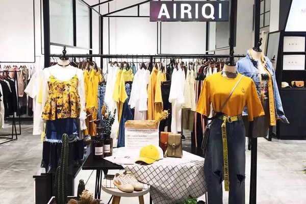 爱惢崎-AIRIQI店铺