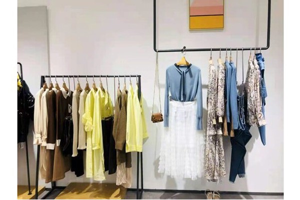 VOGUE CREATECH店铺