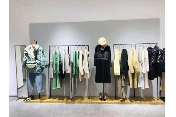 VOGUE CREATECH店铺