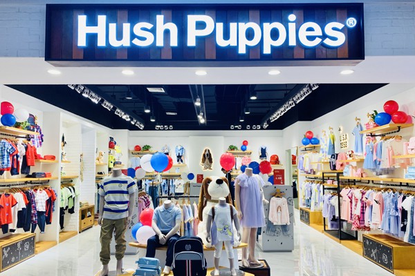 暇步士童装店铺