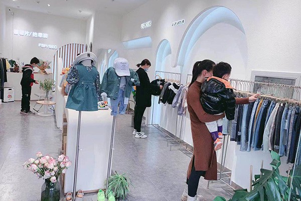 拾恩初＆番薯片店铺