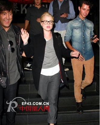 休闲时髦牛仔裤搭配