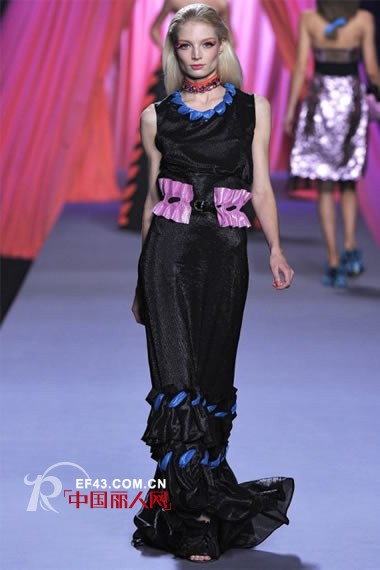 甜甜的芭比娃娃 维果罗夫2012春夏女装秀