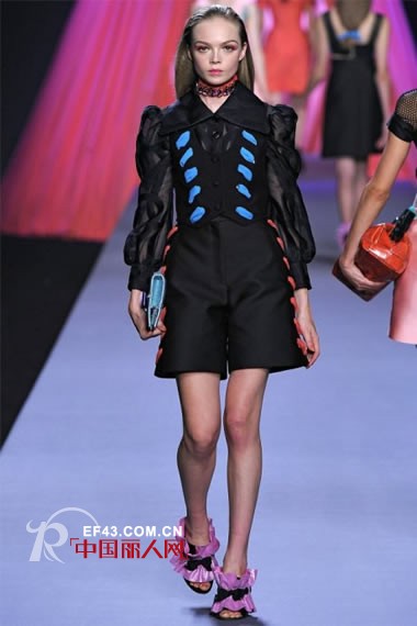 甜甜的芭比娃娃 维果罗夫2012春夏女装秀