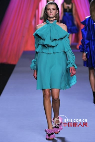 甜甜的芭比娃娃 维果罗夫2012春夏女装秀