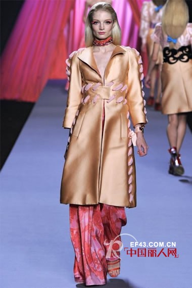甜甜的芭比娃娃 维果罗夫2012春夏女装秀