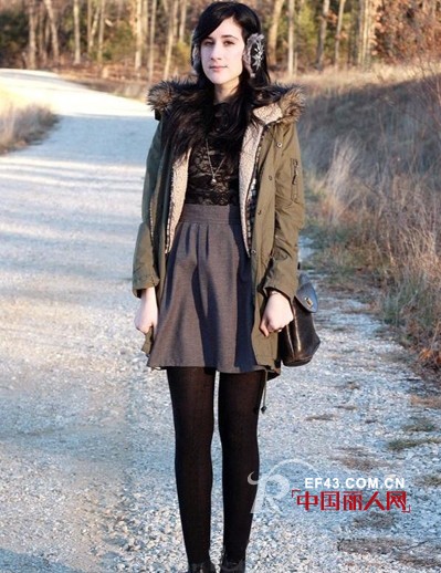 妙用裤袜多层次搭拉长美腿 妙用裤袜多层次搭拉长美腿