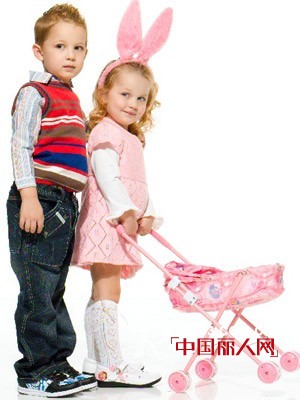 海尔兄弟童装  全心全意为新老顾客服务