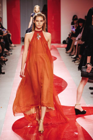 穿越时光隧道  夏姿·陈发布2012年春夏“锁云”系列