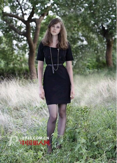 纳薇服饰祝大家:家庭和睦,龙年一展鸿图