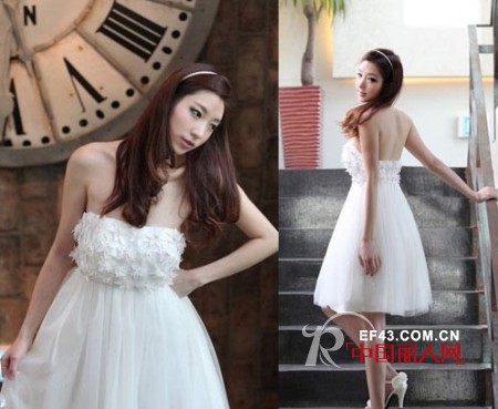 夏日约会必备抹胸短裙 秒杀男友目光