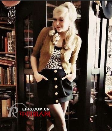 　Mini短裙装扮性感甜美小妖精