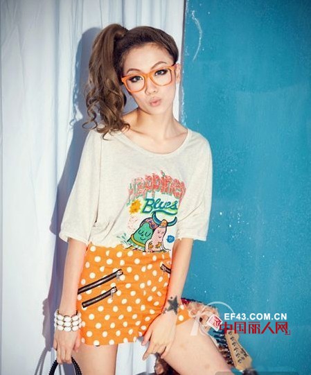 剩下宽松T恤  穿出骨感美