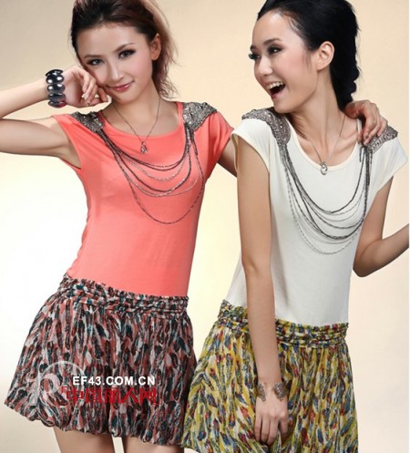 缤蔓羽毛碎花裙 这个夏天让心情飞起来