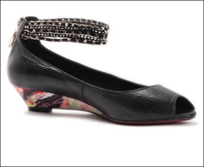 2011单鞋流行趋势:蜥蜴纹牛皮坡跟鱼嘴鞋带来别样气质