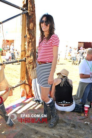 雨鞋搭热裤 时髦又有范儿