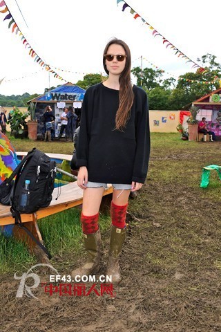 雨鞋搭热裤 时髦又有范儿