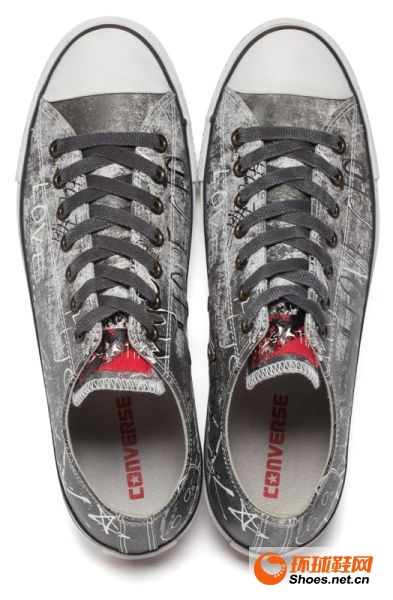 涂鸦效果或水洗工艺 金秋帆布鞋流行摇滚风潮
