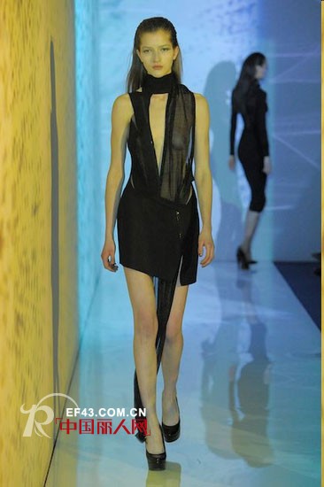 Anthony Vaccarello 巴黎秀