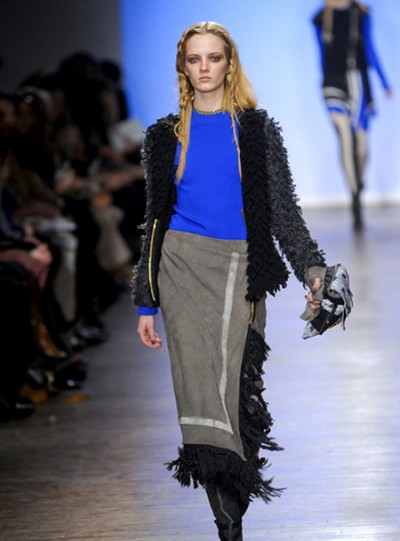 Sportmax秋冬秀场引爆《蓝精灵》靓丽穿搭