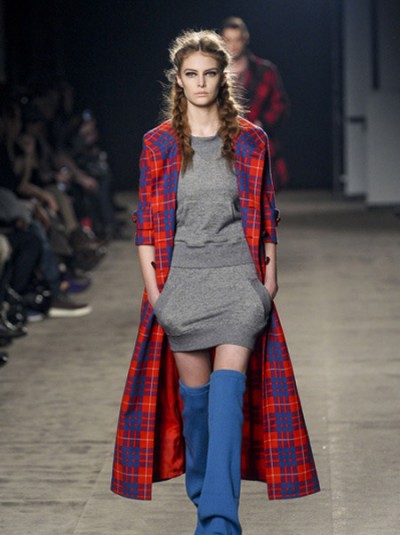 Sportmax秋冬秀场引爆《蓝精灵》靓丽穿搭