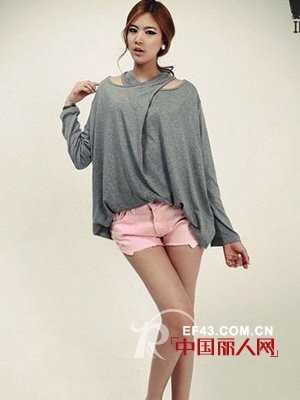 宽松T恤 遮住肉肉变骨感美女!