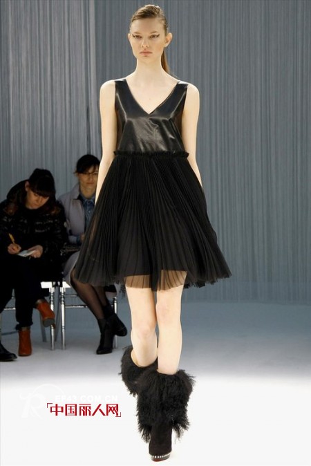 Sacai 2011秋冬巴黎时装周秀