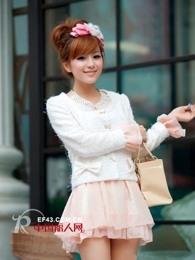 俏丽长袖衫配短裙搭配显高挑