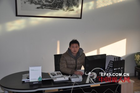 禾金服饰祝全国的新老客户在2012年里心想事成,万事如意!