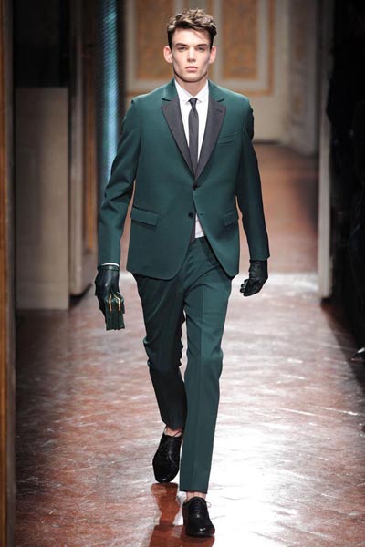 Valentino华伦天奴2012秋冬男装：皮手套绅士