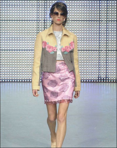 箱型短夹克时髦升级  令人无法抗拒的摩登帅气