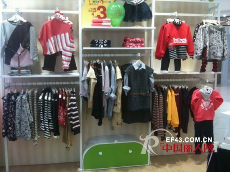 热烈祝贺嘟嘟可儿亲子装河源丽日店隆重开业