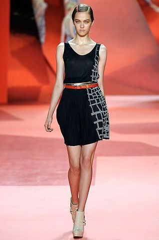 6大类腰带巧搭配 玩出新花样 6大类腰带巧搭配 玩出新花样