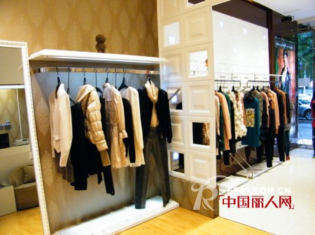 热烈祝贺迪斯廷凯品牌女装神木新店开业啦!