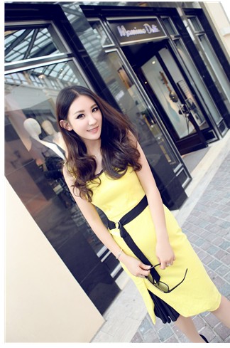 黎悦汐拍摄代言服装广告  展青春时尚造型