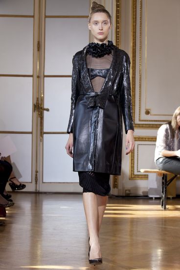 皮革雕刻师“Revillon“发布2013春夏高级成衣系列