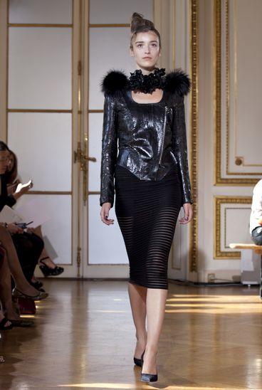 皮革雕刻师“Revillon“发布2013春夏高级成衣系列