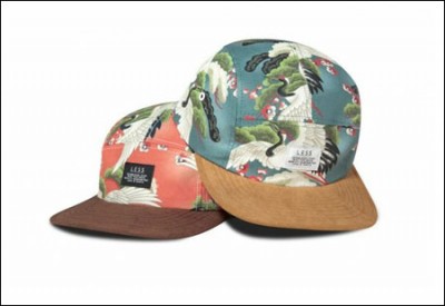 台湾品牌Less推出红顶鹤帽 寓意吉祥长寿